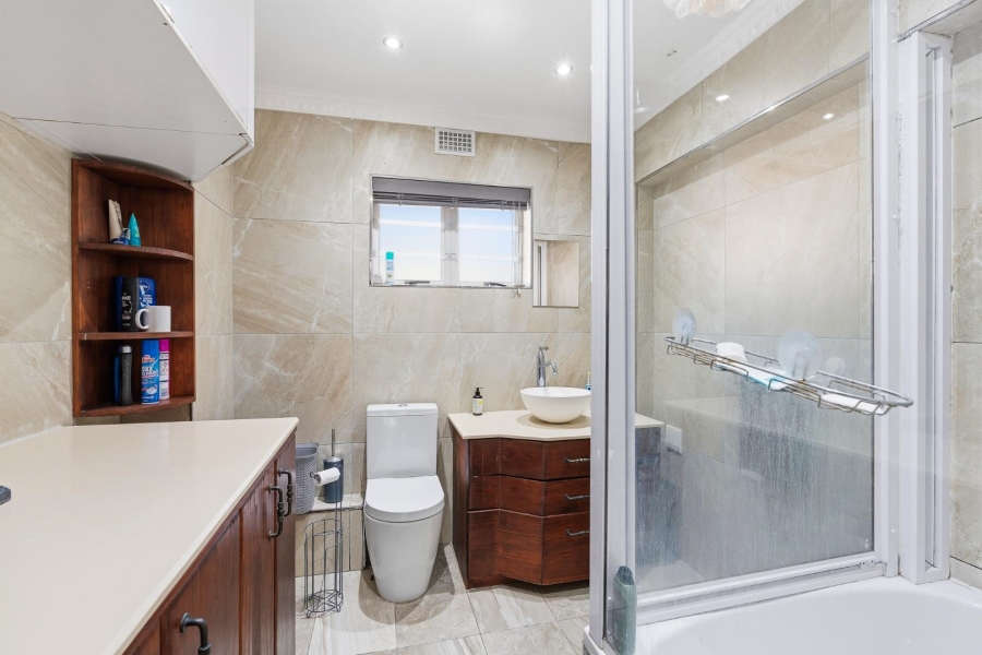 2 Bedroom Property for Sale in Sea Point Western Cape